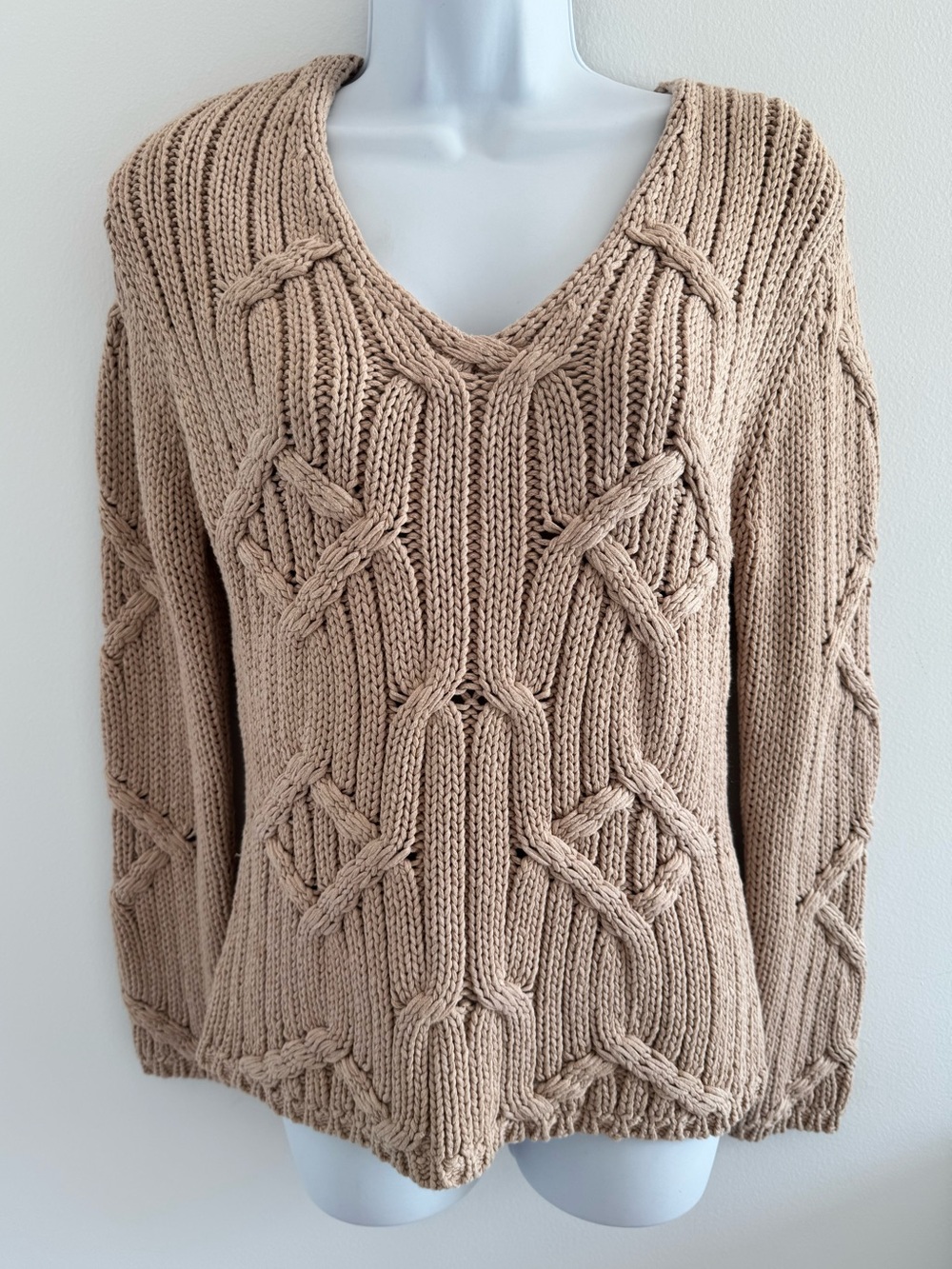 Definitiv Chunky Cable V-Neck Sweater in Beige Fall Women’s Cozy Sweater